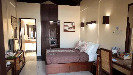 Deluxe Pool View Room